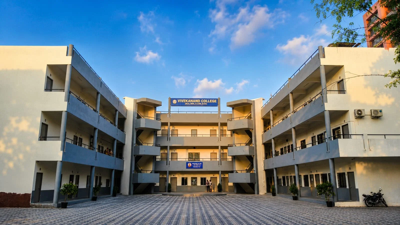 Vivekanand College
